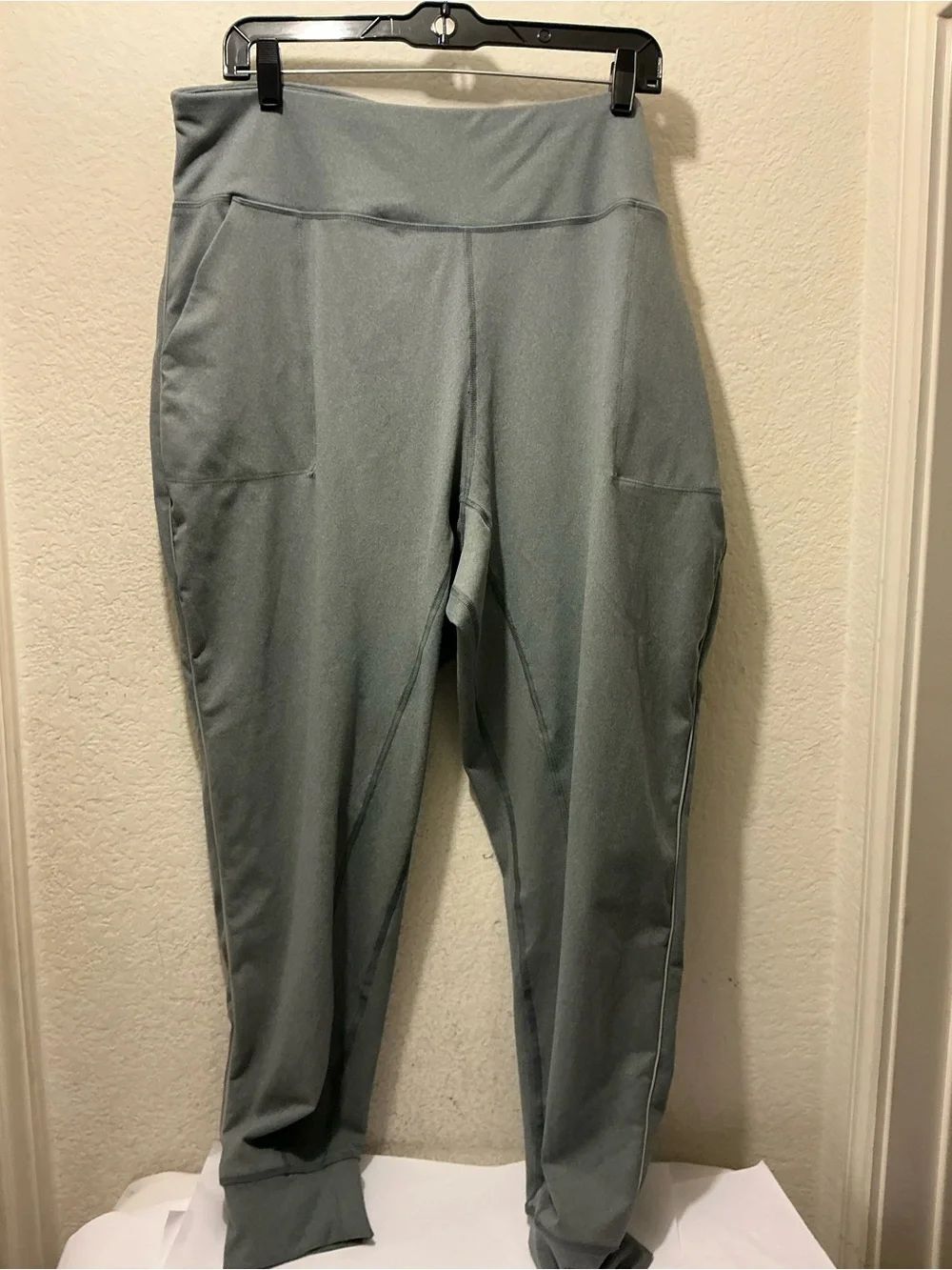 NWT Nine West active Heather Gray Active Leggings